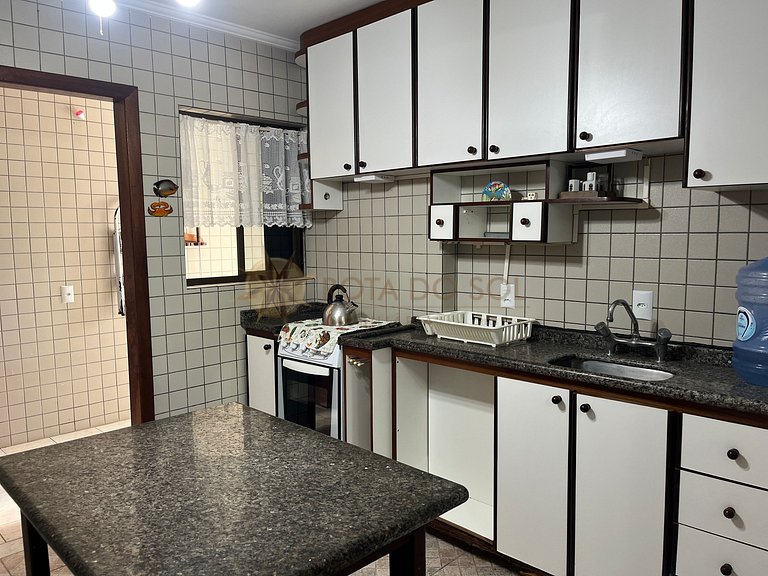 Para curtir Bombinhas a pé! Apartamento no Bahia Azul.