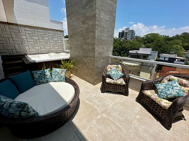 Sua Melhor Estadia em Bombinhas! Cobertura para 8 pessoas.