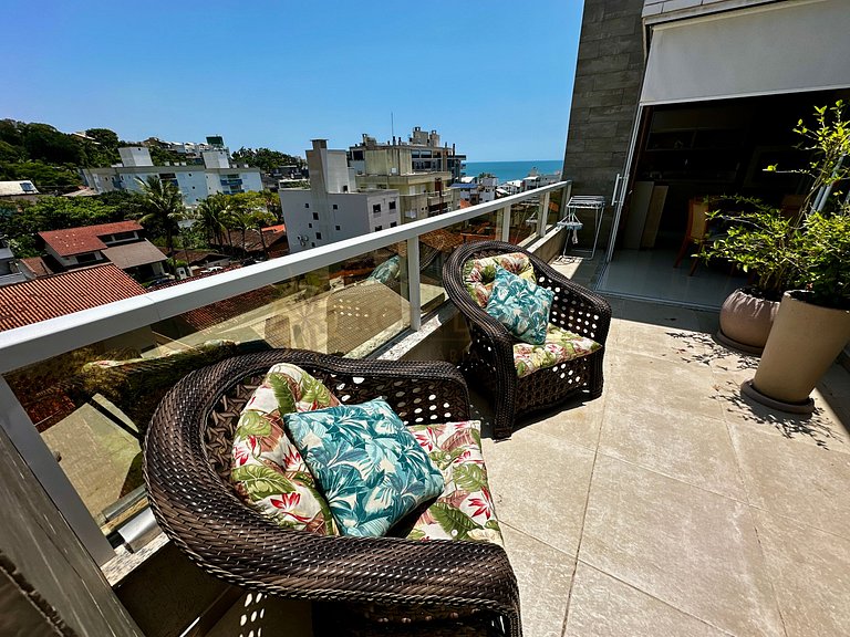 Sua Melhor Estadia em Bombinhas! Cobertura para 8 pessoas.