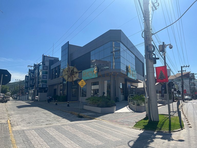 010F - Frente avenida, Apartamento de um quarto.