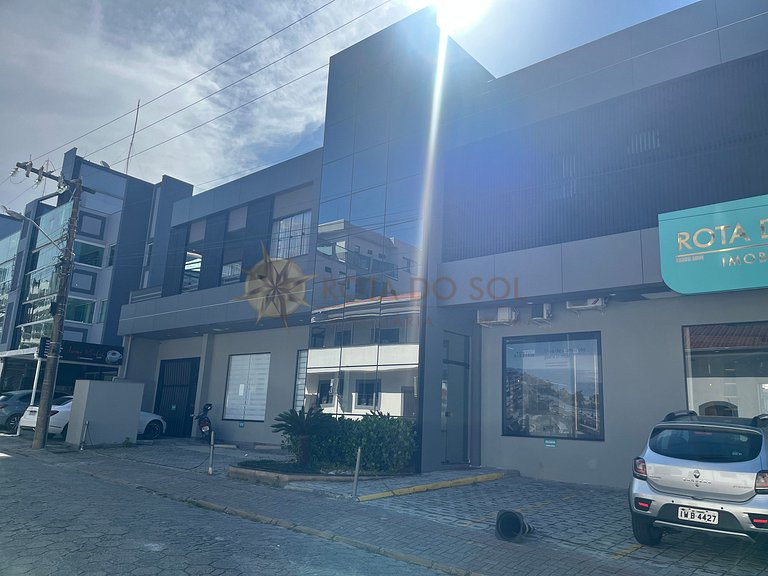 010F - Frente avenida, Apartamento de um quarto.