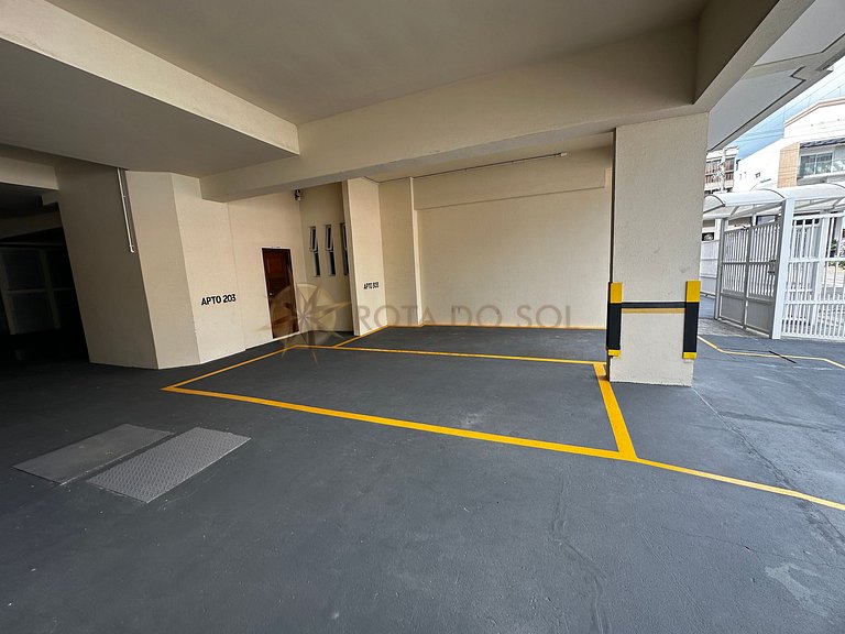 Apartamento na praia de Bombas com excelente localização.