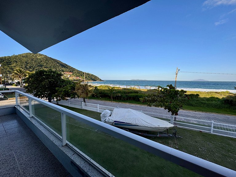 Casa em condomínio de frente para a praia de Quatro Ilhas, e