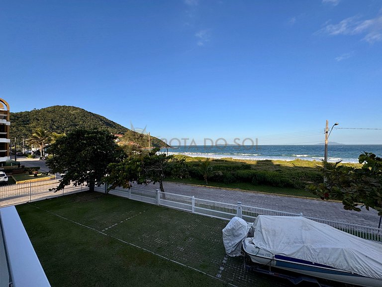 Casa em condomínio de frente para a praia de Quatro Ilhas, e