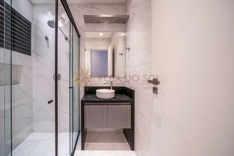 Leme 106 – Apartamento novíssimo a poucos metros do mar em B
