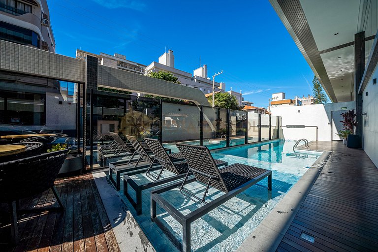 Leme 106 – Apartamento novíssimo a poucos metros do mar em B