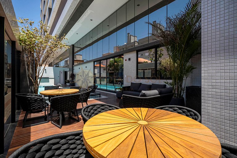 Leme 107 – Apartamento novíssimo a poucos metros do mar em B