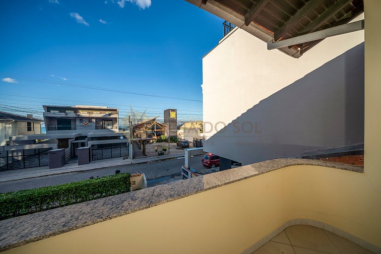 Casa para Temporada na Praia de Mariscal | 4 Quartos, Jardim