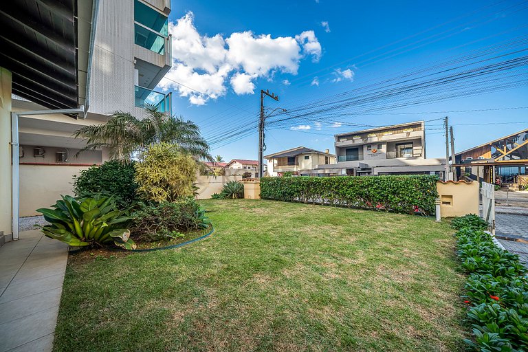 Casa para Temporada na Praia de Mariscal | 4 Quartos, Jardim