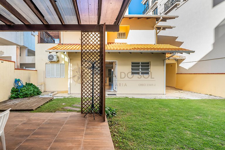 Casa para Temporada na Praia de Mariscal | 4 Quartos, Jardim