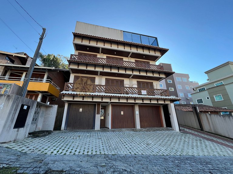 Apartamento de Cobertura 2 quartos com piscina em Bombinhas