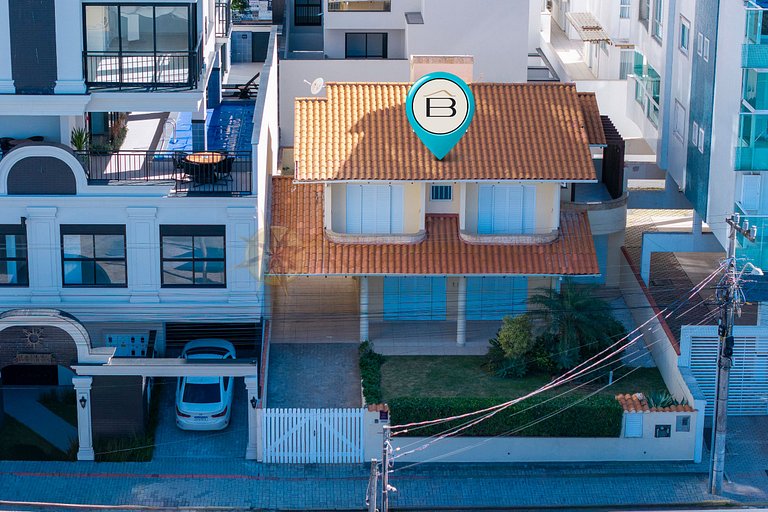 Casa para Temporada na Praia de Mariscal | 4 Quartos, Jardim
