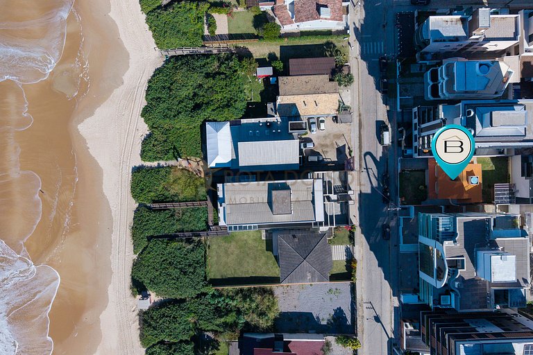 Casa para Temporada na Praia de Mariscal | 4 Quartos, Jardim
