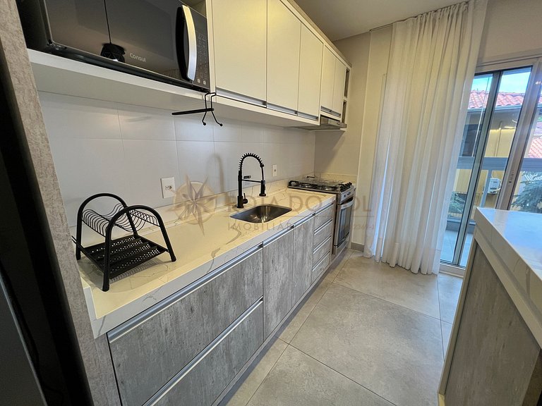 022 - Apartamento com Piscina Frente Mar