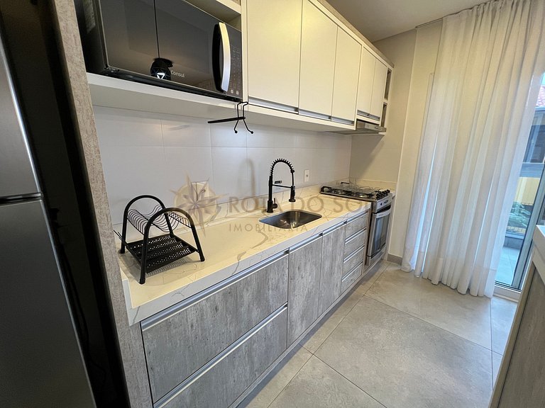 022 - Apartamento com Piscina Frente Mar