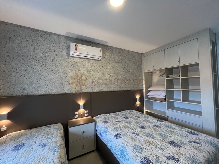 022 - Apartamento com Piscina Frente Mar