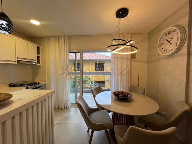 022 - Apartamento com Piscina Frente Mar