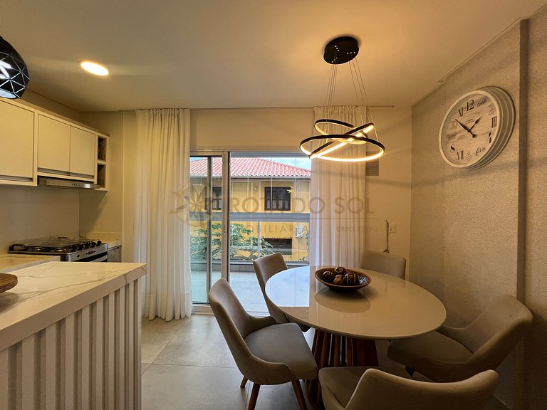 022 - Apartamento com Piscina Frente Mar