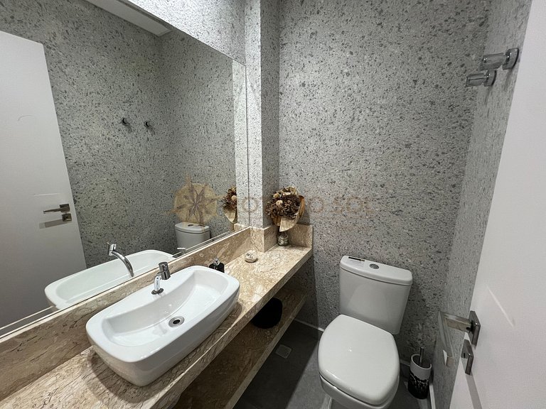 022 - Apartamento com Piscina Frente Mar