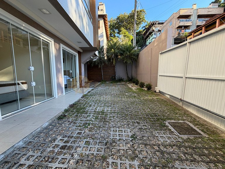 135 - 3 dormitórios no centro de Bombinhas