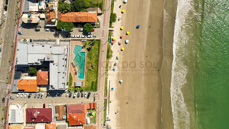 022 - Apartamento com Piscina Frente Mar