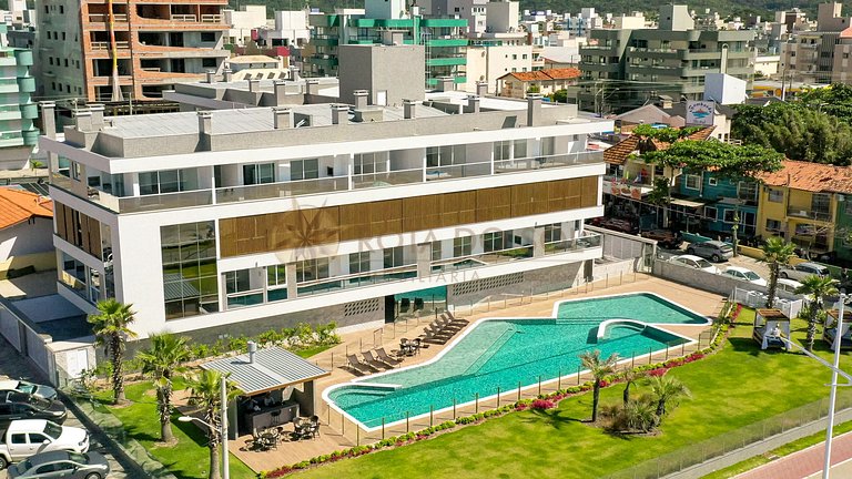 022 - Apartamento com Piscina Frente Mar