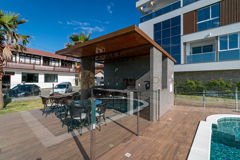 022 - Apartamento com Piscina Frente Mar