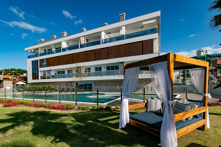 022 - Apartamento com Piscina Frente Mar