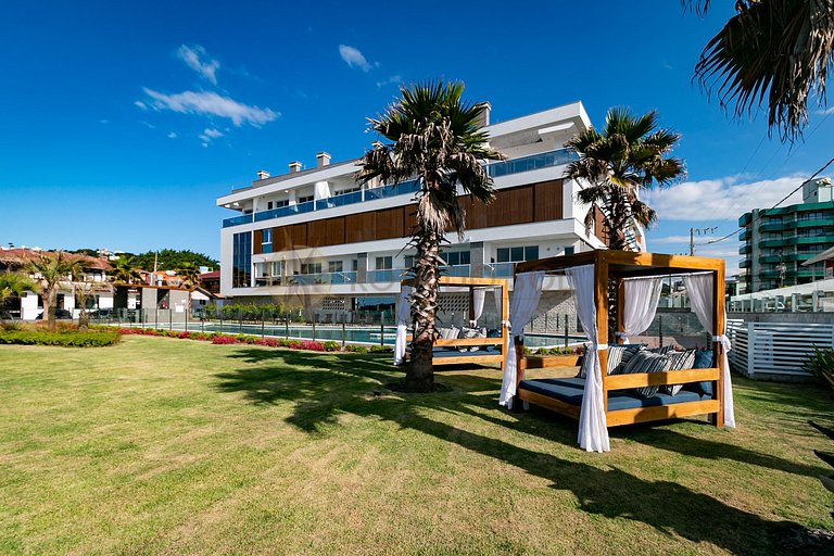 022 - Apartamento com Piscina Frente Mar