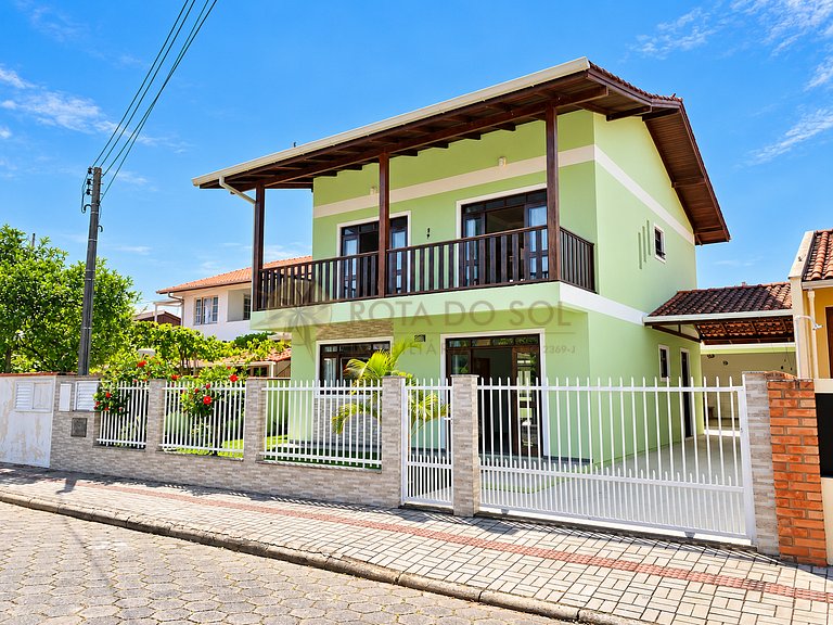 Casa para alugar na Praia de Bombas para até 10 pessoas