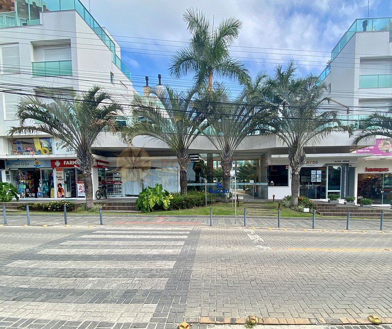 Apartamento com piscina e jacuzzis no Centro de Bombinhas.