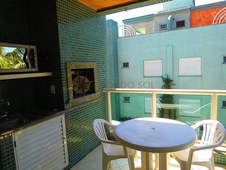Apartamento com piscina e vista mar no centro de Bombinhas