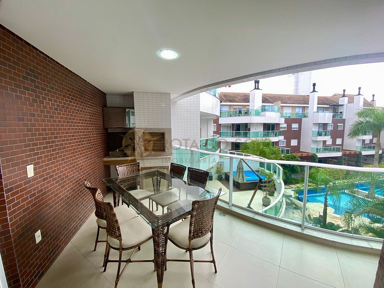 Apartamento com piscina no Centro de Bombinhas Boulevard