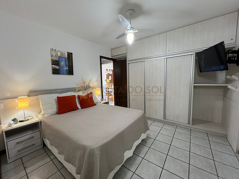 Apartamento na praia de Bombas com excelente localização.