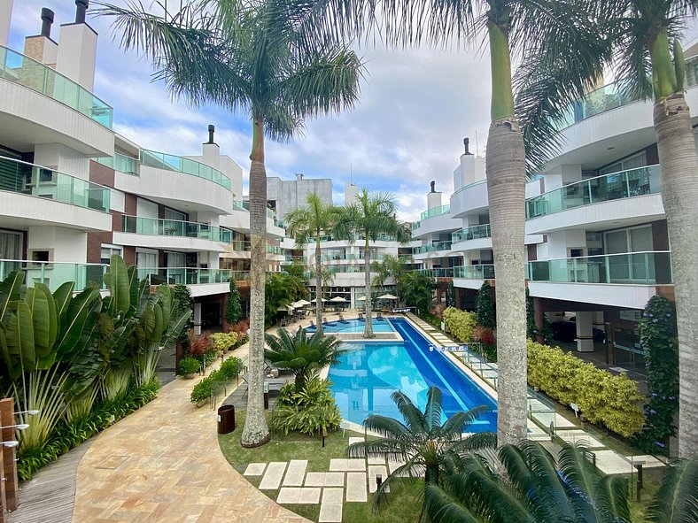 Apartamento para alugar em Bombinhas com piscina e vista mar