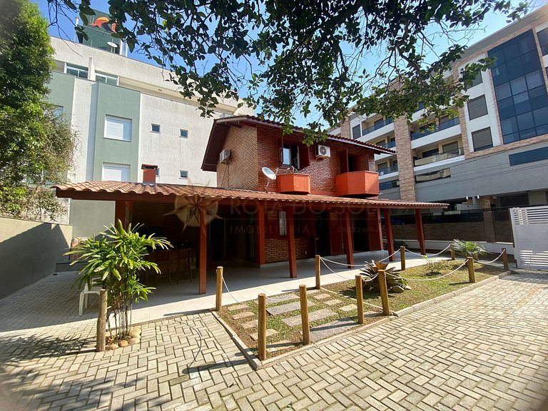 Casa para alugar na praia de Bombinhas para até 10 pessoas