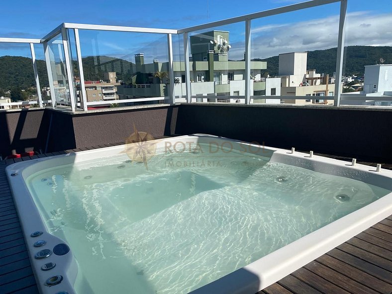 Cobertura com jacuzzi para 8 pess. praia de Bombas Bombinhas