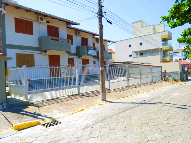 Cód 225A - Apartamento com excelente localização em Bombinha