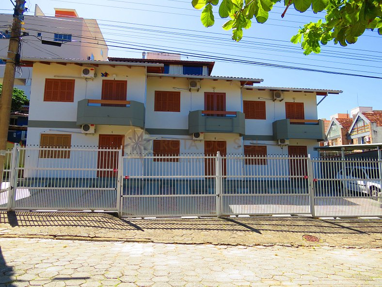 Cód 225E - Apartamento com excelente localização em Bombinha