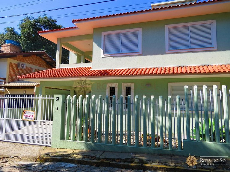 Cód 411- Casa quadra mar em Bombinhas Centro - 30m da praia